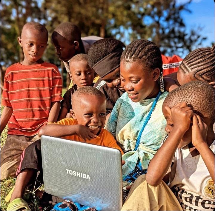 Campaign cover image for Help Lee Vayle Empower Refugee Youth Through Digital Skills