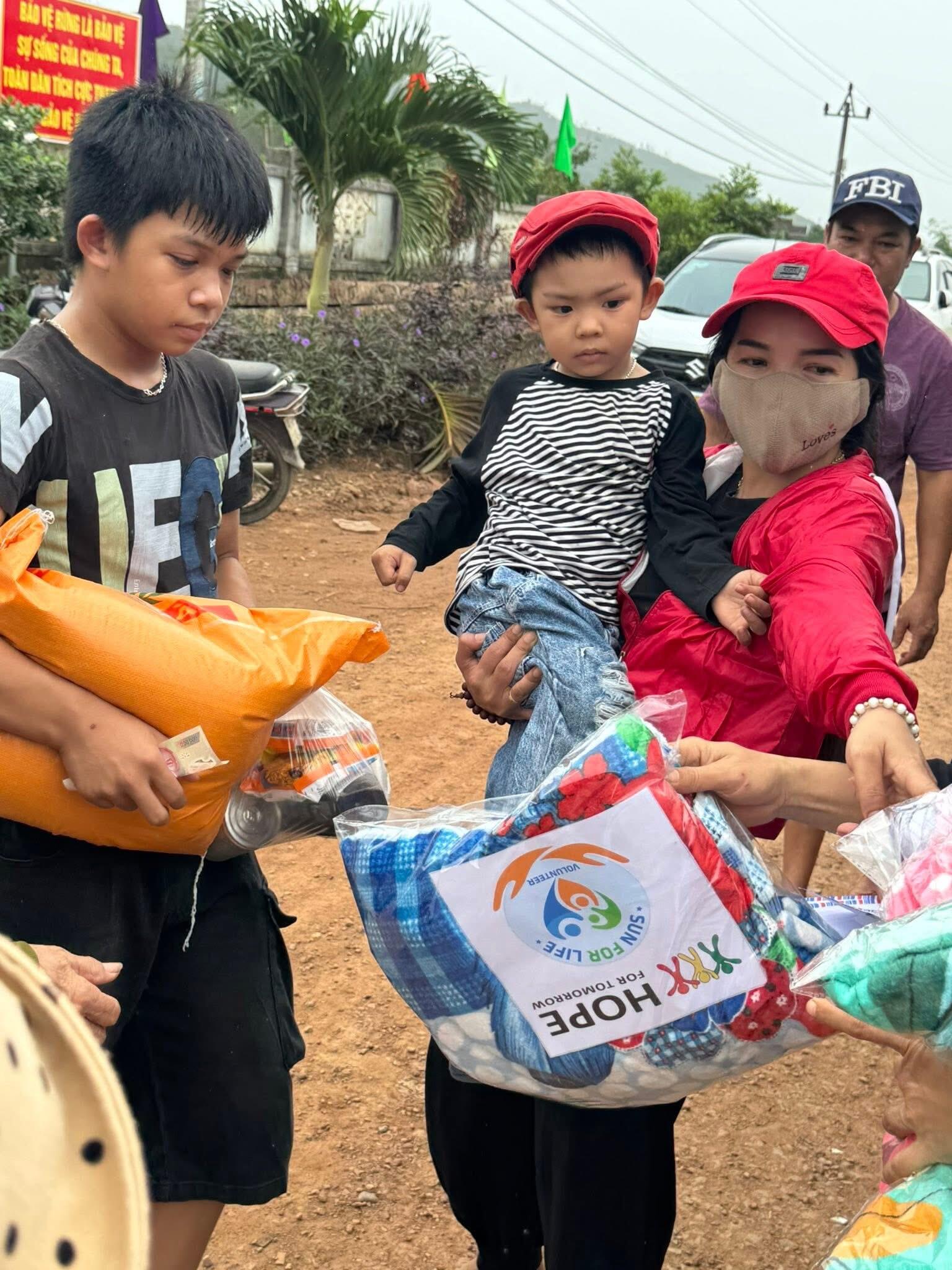 Campaign cover image for Cứu Trợ Bão Lụt
