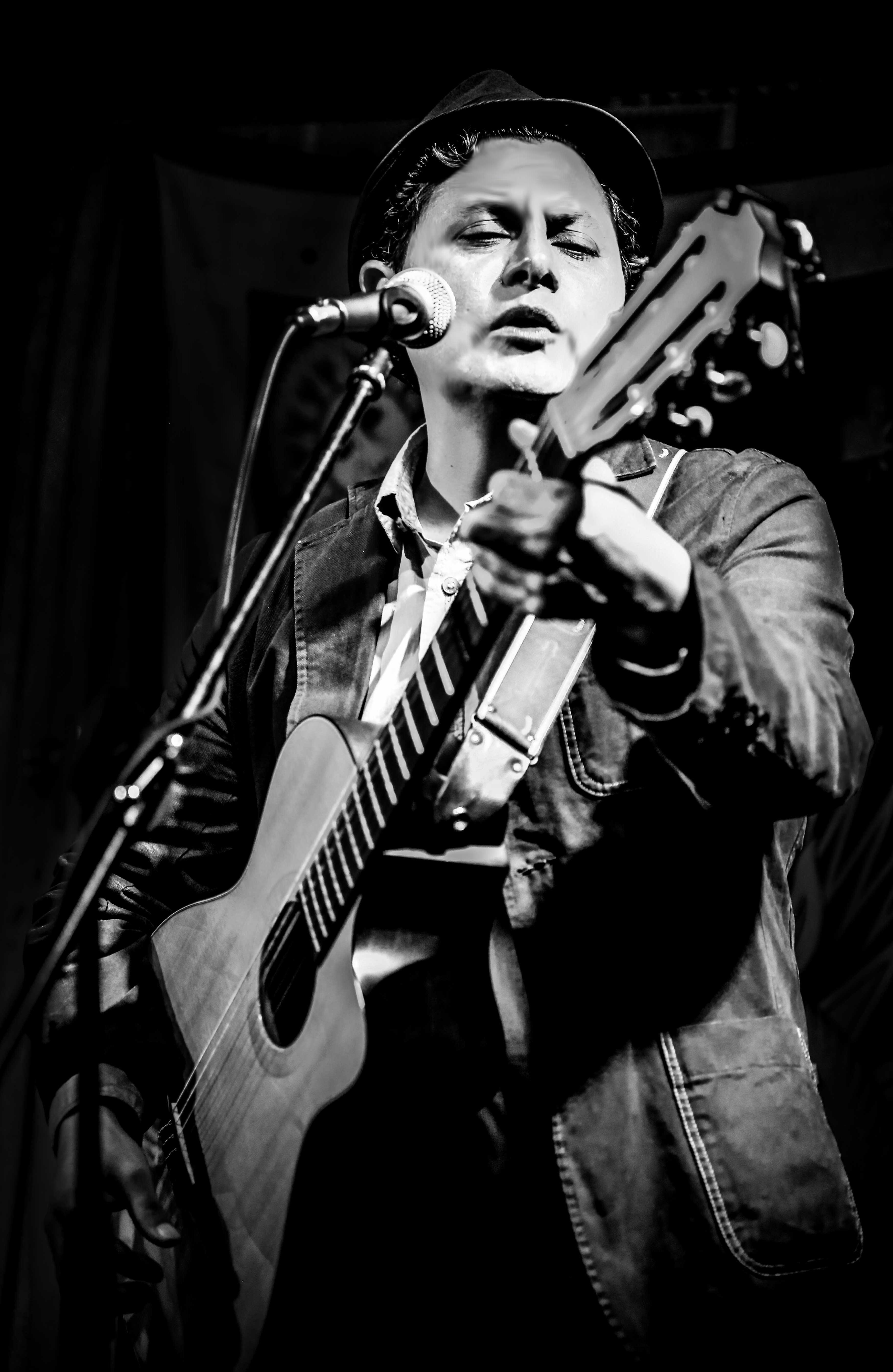 Campaign cover image for Alfonso Maya LIVE - EN CONCIERTO