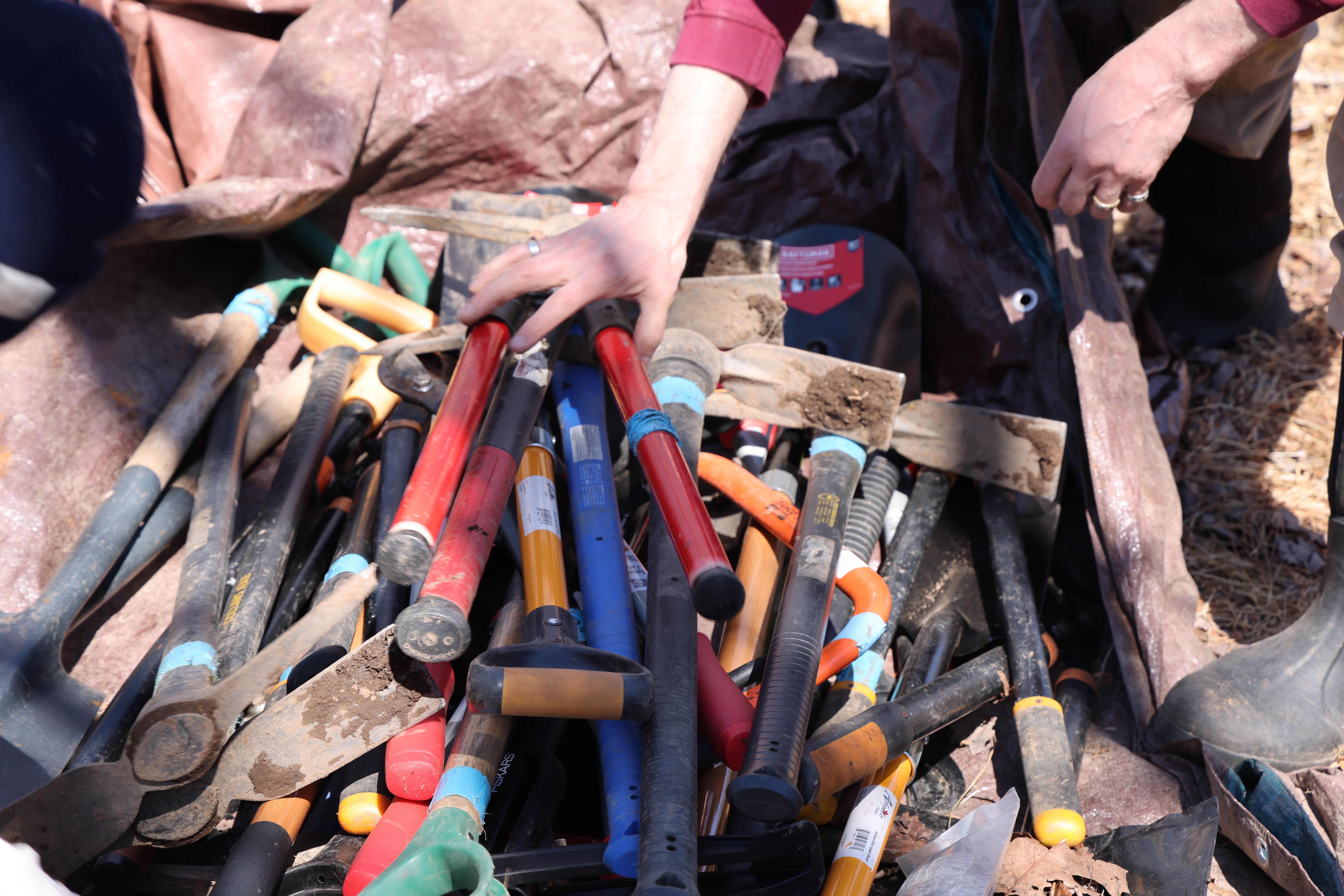 Campaign cover image for Tool Cleaning & Invasive Species Prevention Volunteer Day