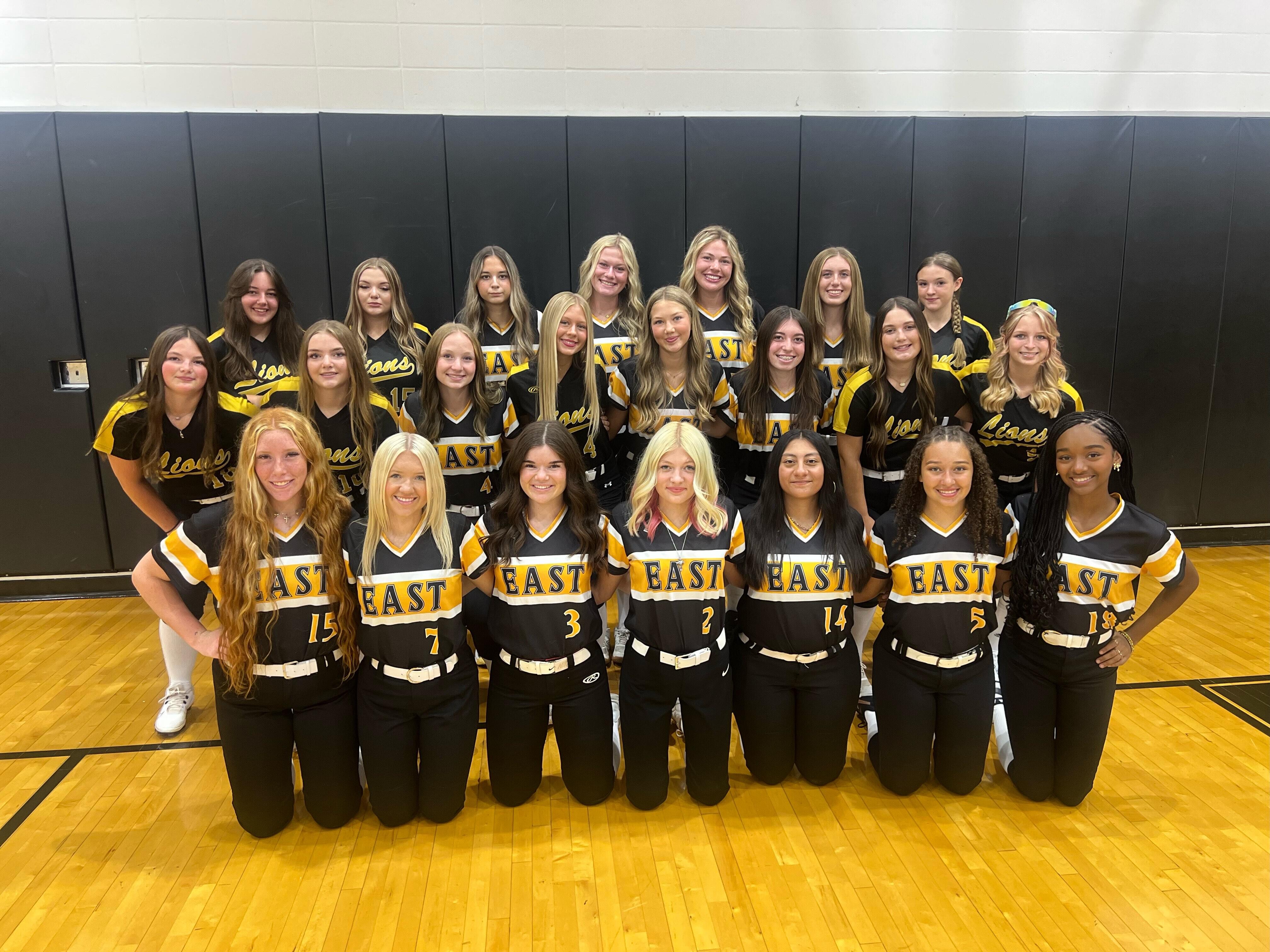 Campaign cover image for Fort Zumwalt East Softball Team