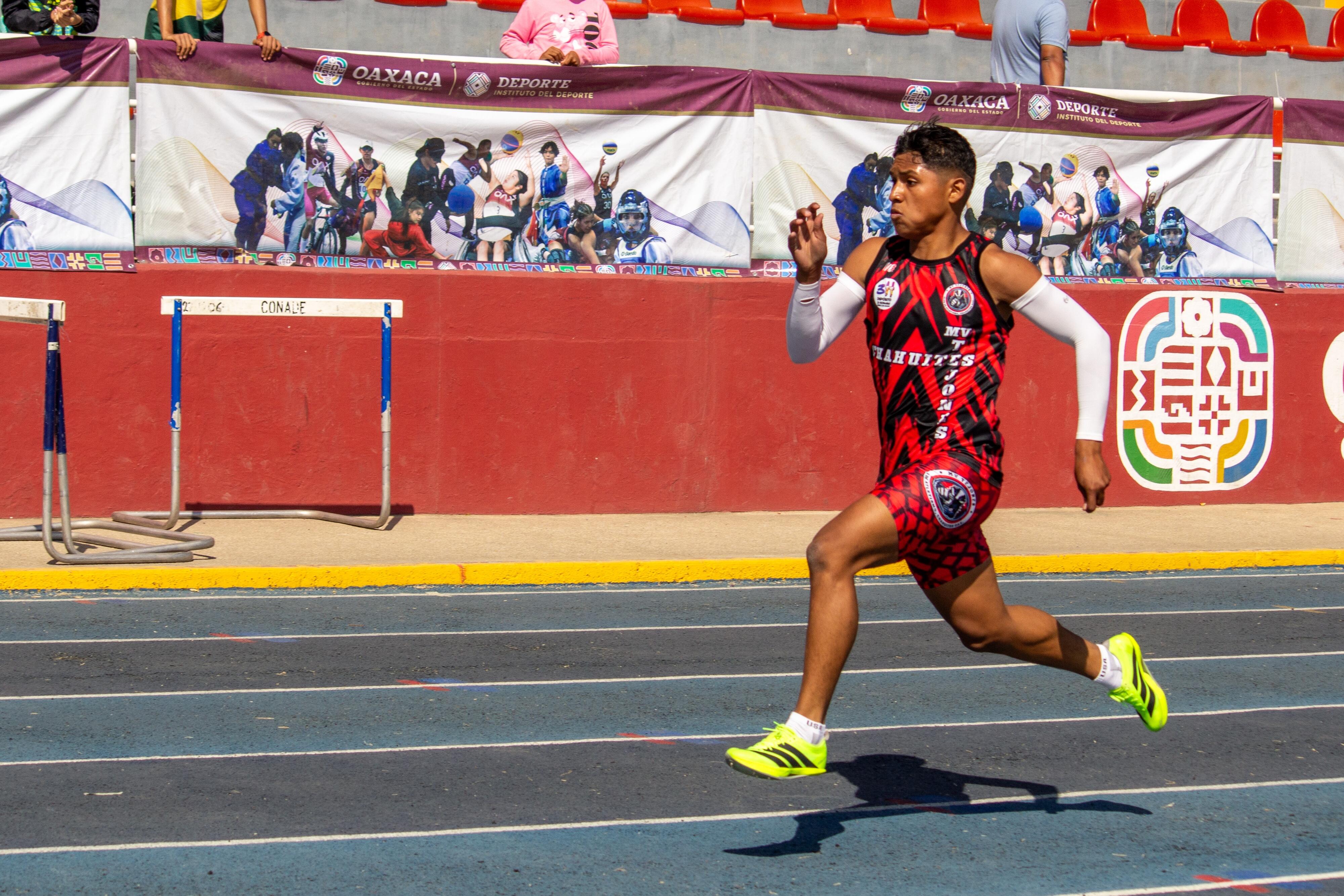 Campaign cover image for Help Raúl Train for the Regional Nationals