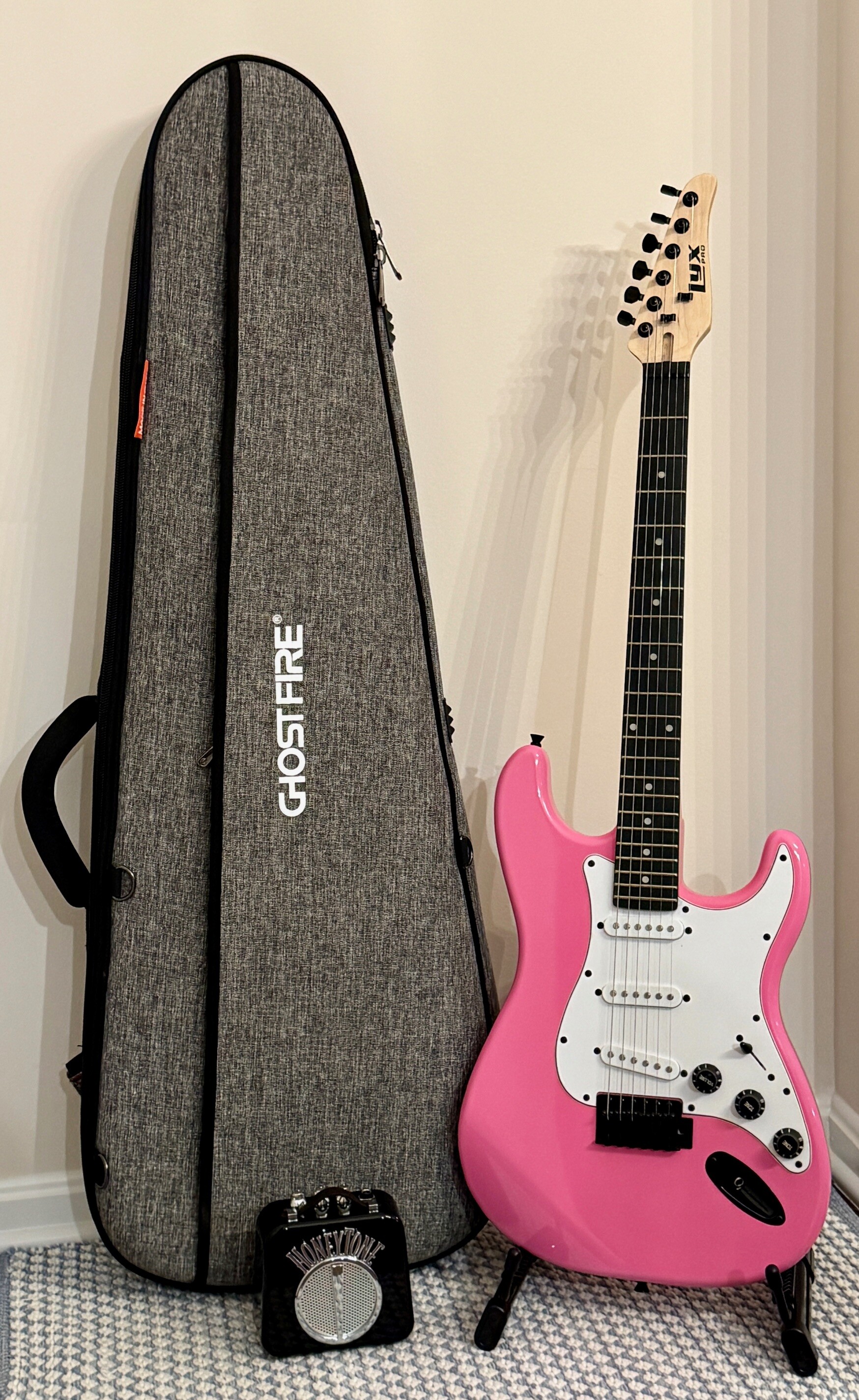 Campaign cover image for Pink LyxPro Electric Guitar Set Online G4V Raffle