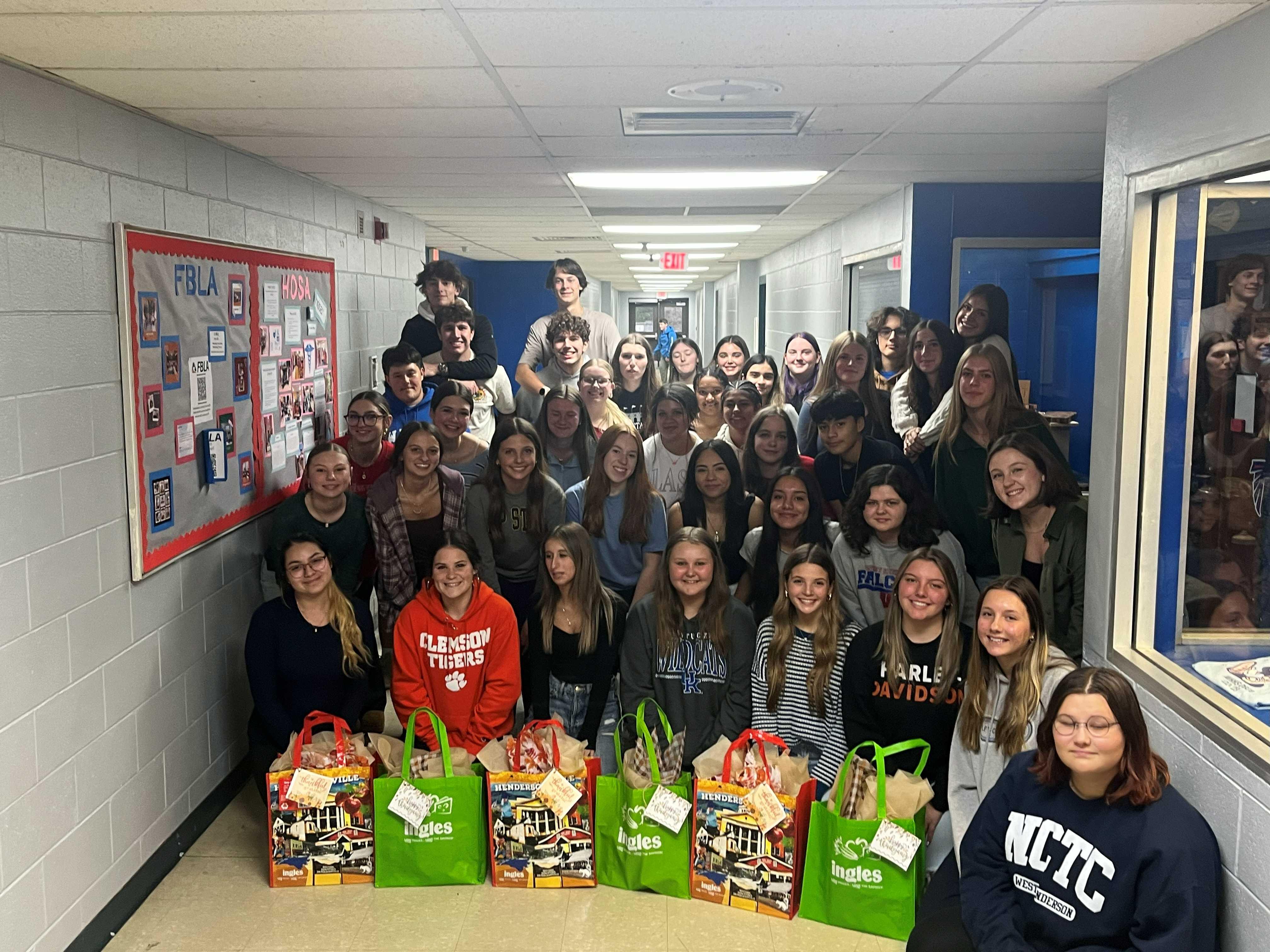 Campaign cover image for Thanksgiving Meals for Families