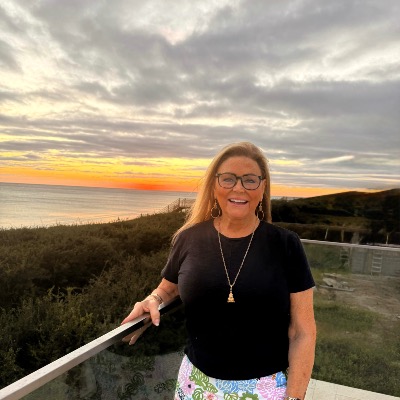 Laurie Tucker avatar