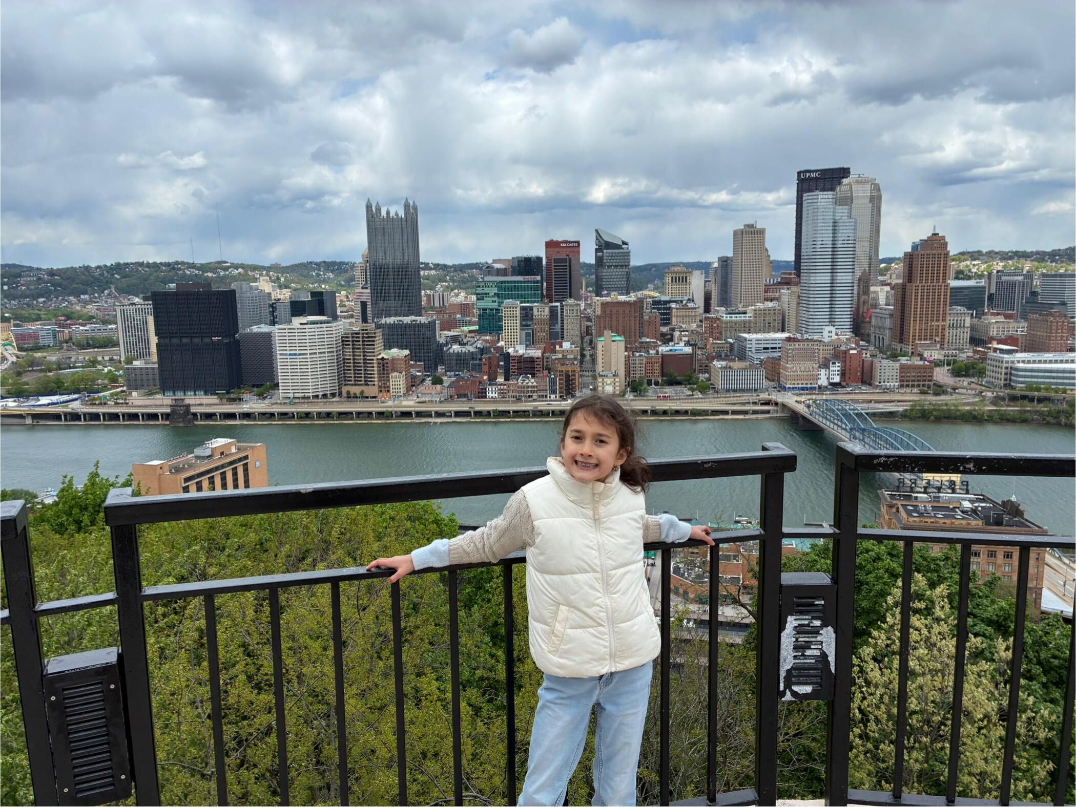 Luciana Hellgren logo