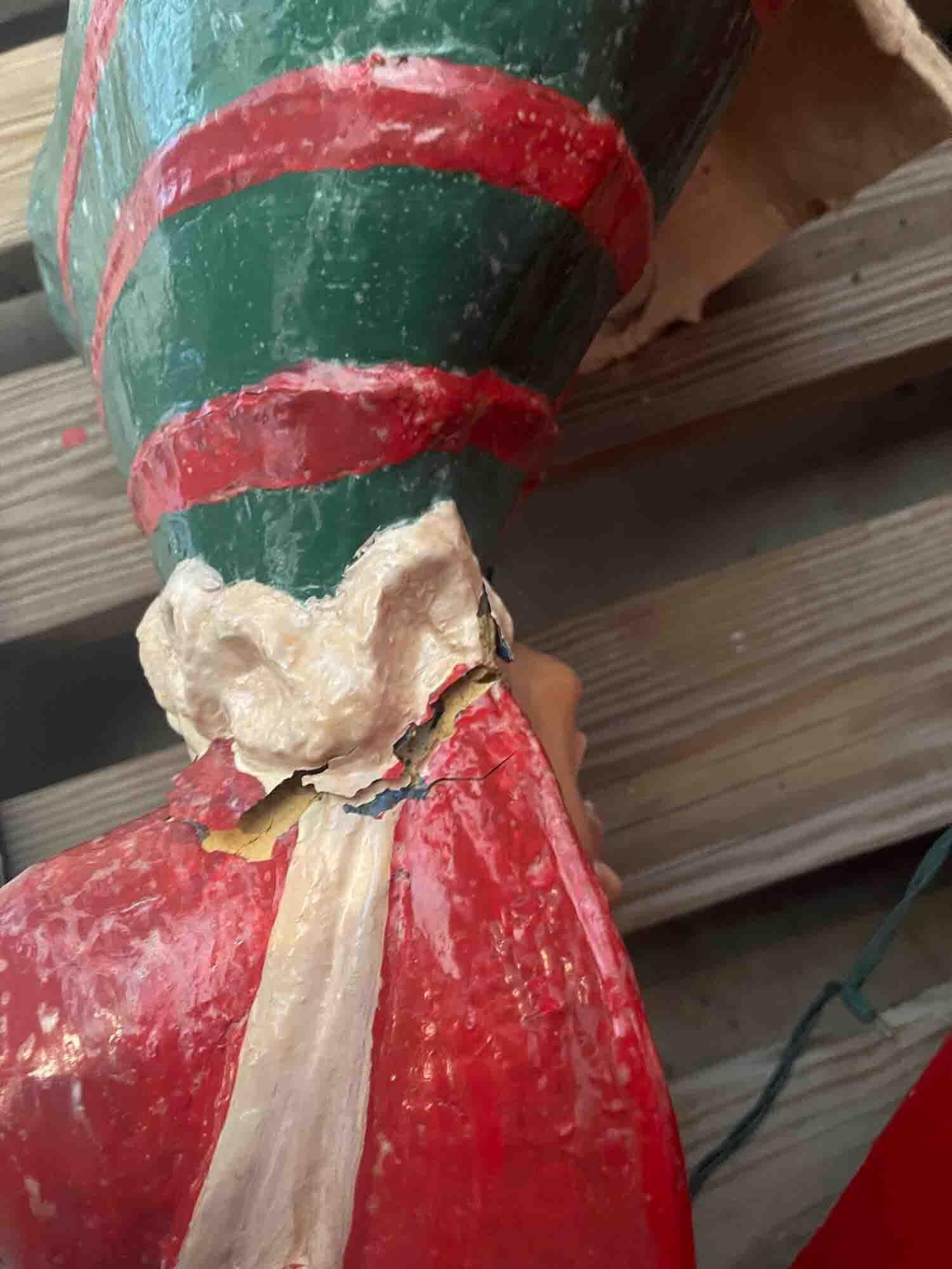Caroler neck